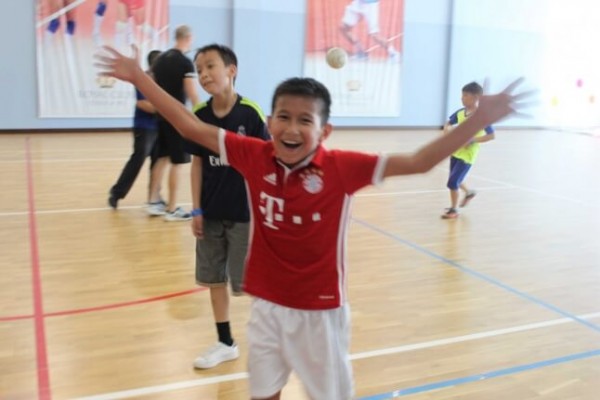 «Royal Club Fitness &amp; Spa» және «KASIET» фитнес-клубтарындағы балалар арасында өткен футбол турнирі