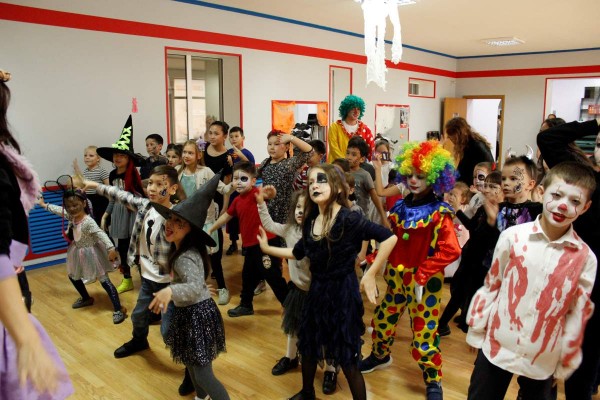 А вот и небольшой фотоотчет с прошедшей вечеринки, посвящённой Хэллоуину в детском клубе Kasiet